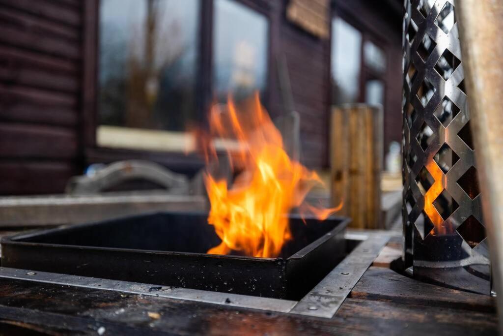 The Woodland Lodge - Wood Fired Hot Tub And Firepit Hambleton Dış mekan fotoğraf